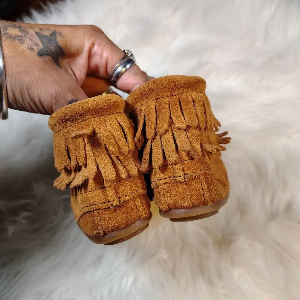 Minnetonka Kids Unisex Suede Leather Ankle Double Fringe Moccasins Shoes Size 5